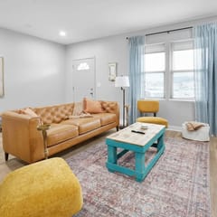 Luxe Downtown Townhome Unit A-Sleeps 6 Brand New Build!